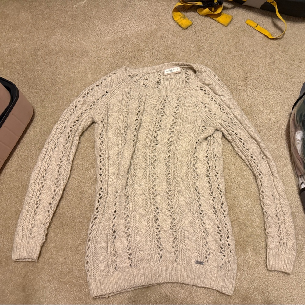 (SOLD) Abercrombie & Fitch Cream Cable Knit Sweater